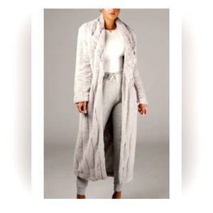 *NEW* JLuxLabel Grey Faux Fur Textured Coat